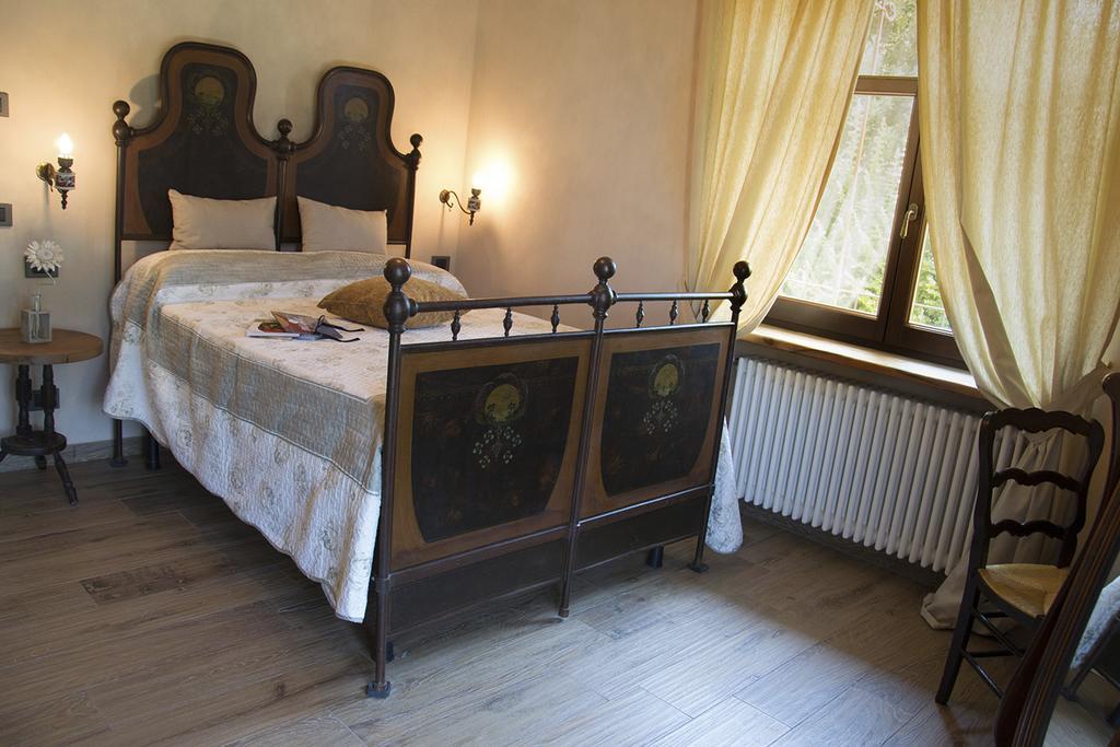 Villa Laura Castellinaldo Værelse billede